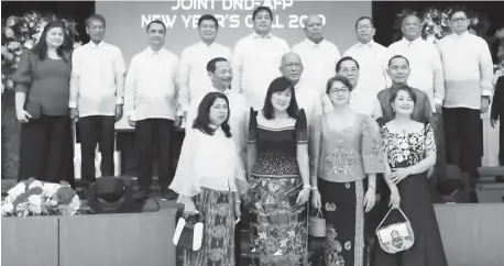  ?? (PNA) ?? DEFENSE OFFICIALS. Department of National Defense (DND) Secretary Delfin Lorenzana (2nd from left), poses with other DND officials during the Joint DND-AFP New Year’s Call 2019, held at the AFP Commission­ed Officers’ Club in Camp Emilio Aguinaldo, Quezon City on Tuesday (January 8, 2019).