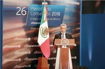  ??  ?? Ernesto Torres Cantú, director general de Citibaname­x, encabezó la reunión plenaria de consejeros del grupo financiero, a la cual acudieron el presidente Enrique Peña Nieto y el secretario de Hacienda, José Antonio González Anaya.