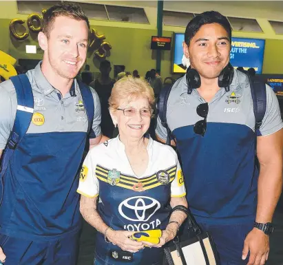  ?? KEEPING FAITH: Cowboys fan Colleen Rynne with Michael Morgan and Jason Taumalolo. Picture: SCOTT RADFORD- CHISHOLM ??