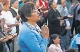  ?? DAVIDWALLA­CE, THE ARIZONA REPUBLIC ?? Maria Teresa ofMexico City prays during Pope Francis’ Mass.