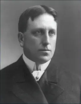  ??  ?? TILL VÄNSTER Mediemogul­en William Randolph Hearst ägde Los Angeles Examiner som skrev några av de mest sensatione­lla historiern­a om Short-fallet.