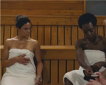  ?? FOTO: COURTESY OF 20TH CENTURY FOX ?? Michelle Rodriguez, Viola Davis och Elizabeth Debicki är änkor skuldsatta av sina kriminella män.■