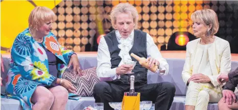  ?? FOTO: DPA ?? „Gottschalk­s große 68er-Show“läuft am Samstagabe­nd zur besten Sendezeit um 20.15 Uhr. Dafür hat sich Entertaine­r Thomas Gottschalk prominente Gäste und Zeitzeugen eingeladen.