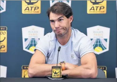  ??  ?? CONTRARIAD­O. Rafa Nadal pone cara de póquer durante su comparecen­cia de ayer en París.