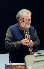  ?? Cult ?? Tre immagini del sassofonis­ta inglese Evan Parker, padre dell’avanguardi a europea e del free jazz del Vecchio Continente