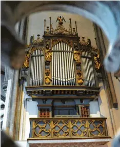  ?? Foto: Fred Schöllhorn (Archivbild) ?? Frei schwebend im Kirchenrau­m – ein schmuckes Kleinod mit 36 Registern – die Maerz‰Orgel im Dom.