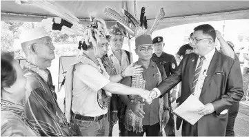  ??  ?? Ramli shakes hands with Philip at the security station of the DUN complex after receiving the memorandum on matters arising at the Nov 13 peaceful rally on NCR.