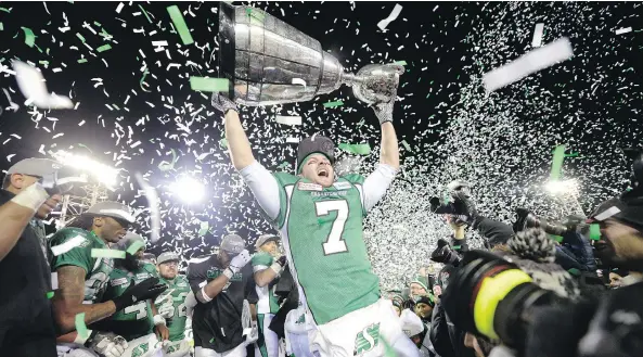  ?? TROY FLEECE/REGINA LEADER-POST FILES ?? Roughrider­s slotback Weston Dressler hoists the Grey Cup at the end of the 101st Grey Cup game at Mosaic Stadium on Nov. 24, 2013.