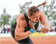  ?? Foto: dpa ?? Christina Schwanitz stieß die Kugel in Nürnberg auf 20,06 Meter, Platz zwei in der Weltbesten­liste.