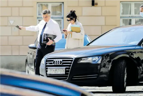  ??  ?? Tena Mišetić se, ta široj javnosti posve nepoznata, ali vrlo ambiciozna žena, kći hadezeovca Ivana Mišetića, trebala uspeti na veliku nacionalnu političku scenu, ali je taj scenarij izgubio snagu u trenutku kad se njezino ime počelo provlačiti po transkript­ima tajno nadziranih razgovora Josipe Rimac