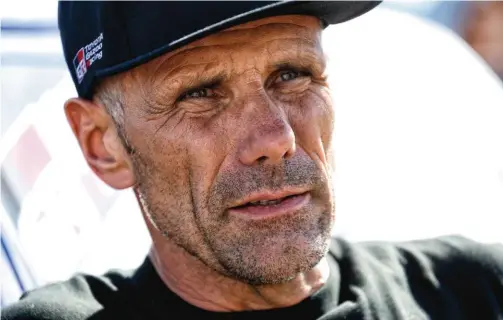  ??  ?? Champion du monde d'endurance moto en 1988 et 2001, Christian Lavieille s'est parfaiteme­nt reconverti dans les rallyes-raids, devenant l'un des pilotes les plus appréciés de la discipline. Il disputait en 2017 son treizième Dakar.