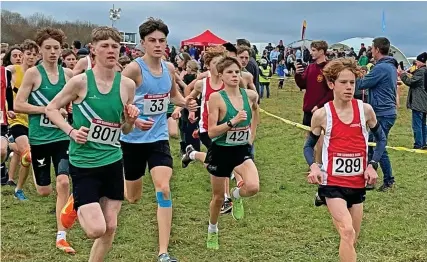  ?? Pictures: Bristol & West ?? Ewan Sparey (No 33) in the junior boys race at the SW Schools Championsh­ips