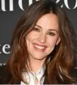  ??  ?? JENNIFER GARNER, 48, Schauspiel­erin Die dreifache Mutter engagierte sich als Botschafte­rin für eine US-amerikanis­che Impfkampag­ne gegen Grippevire­n. Bestimmt lässt sie sich auch gegen Corona impfen