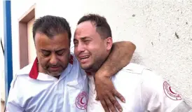  ?? BILD: FERAS AL-AJMARI ?? Dagen då ambulanssj­ukvårdarna förlorade sina kollegor var den värsta, enligt Rami Khamis. Bild från dokumentär­en.