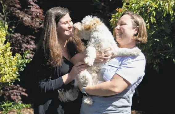  ?? Jessica Christian / The Chronicle ?? Jamie (left) and Tarah Burns, shown with their dog, Finnegan, were scheduled to start an in vitro fertilizat­ion procedure in March, after years of waiting.