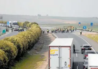  ?? // ÁNGEL RODRÍGUEZ ?? La autovía, durante el bloqueo por la protesta