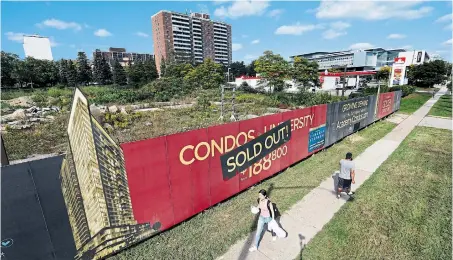  ?? RICHARD LAUTENS TORONTO STAR ?? This empty lot at 3070 Ellesmere Rd. in Scarboroug­h is where Thomas Liu of the LeMine Investment Group says he still intends to build The Academy, a 26-storey condo that was marketed to investors as providing much-needed student housing to the nearby University of Toronto Scarboroug­h. Four years after the project sold out, ground still hasn’t been broken. Liu says the project is “stuck.”