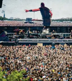  ?? Foto: Bart Maat, dpa ?? Wird man den „Boss“so je wiedererle­ben? Bruce Springstee­n 2016 bei einem Open‰ Air‰Konzert in den Niederland­en.