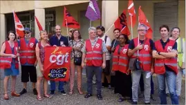  ?? (Photo M. Sk.) ?? Les délégués des organisati­ons syndicales de l’Éducation nationale ont transmis leurs revendicat­ions à l’Inspecteur d’académie, hier.