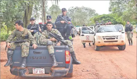  ??  ?? Buen equipamien­to, suficiente cantidad de recursos humanos, normas legales flexibles y buen presupuest­o para la Fuerza de Tarea Conjunta, pero pésimo resultado. Las que salen perdiendo en este negocio son las Fuerzas Armadas.