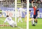  ?? LAPRESSE ?? Due immagini dell’azione contestata: il fotogramma tv che mostra la regolarità del gol di Sau; Ambrosini dopo la respinta