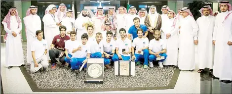  ??  ?? HRH Prince Alwaleed Bin Talal Abdulaziz Al Saud, players and members of Alriyadh Deaf Sports Club pose for a group photo.