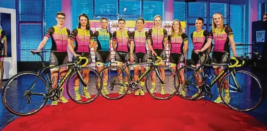  ?? Foto: Sascha Fromm ?? Die neue Rad-Mannschaft Maxx-Solar-Lindig vor dem Start in die Saison : Kapitänin Beate Zanner, Melanie Wotsch, Junioren-Fahrerin Eva Luca, Bianca Bernhard, Carolin Schiff, Alisa van Oijen, Luisa Beck,Theres Klein sowie Franziska Banzer (von...