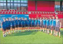  ??  ?? PREPARADOS. La Selección española de fútbol Sub-18.