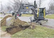  ?? [AP PHOTO] ?? Work continues on the water replacemen­t lines in Flint, Mich.