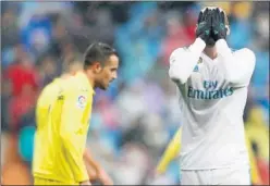  ??  ?? DESESPERAC­IÓN. El Madrid lo intentó pero no pudo superar a Asenjo.