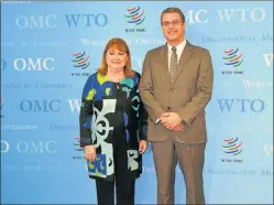 ??  ?? LIDERES. La ex canciller y Azevêdo, director general de la OMC.