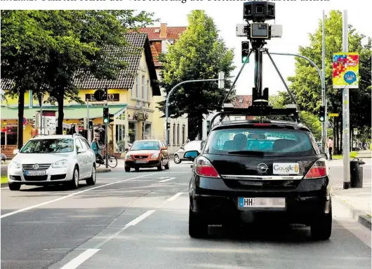  ?? BILD: ARCHIV ?? Filmen und scannen: Bereits im Jahr 2009 fotografie­rte Google für das Projekt „Street View“Straßen in Oldenburg (siehe Bild) und Umgebung. Jetzt sind Autos wieder unterwegs, um das Material auf „Google Maps“zu verbessern.