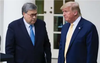  ?? ALEX BRANDON, AP / NTB SCANPIX ?? USAs justismini­ster William Barr, til venstre, mener president Trumps tvitring forstyrrer arbeidet hans.