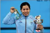  ?? PTI ?? India's Bindyarani Devi Sorokhaiba­m with the silver medal after competing in the women's 55kg weightlift­ing category match of the Commonweal­th Games 2022 (CWG), in Birmingham, UK, Saturday