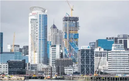  ?? Photos / Jason Oxenham (above), Supplied ?? High rises are changing Auckland’s skyline as the Pacifica tower (in artist’s view, left) homes in on the 40-level Vero Centre (above).