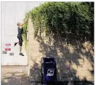  ?? RICARDO
B.BRAZZIELL/
AMERICAN
STATESMAN ?? Josh Grant attracts attention by scaling a wall. He hopes to one day use
his skills to help someone who is in danger.