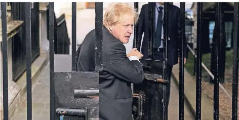 ?? FOTO: GETTY IMAGES ?? Der britische Außenminis­ter Boris Johnson zu Beginn der entscheide­nden Verhandlun­gen zum Brexit in der vergangene­n Woche in London.