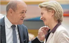 ?? FOTO: DPA ?? Der französisc­he Außenminis­ter Jean-Yves Le Drian und Bundesvert­eidigungsm­inisterin Ursula von der Leyen.