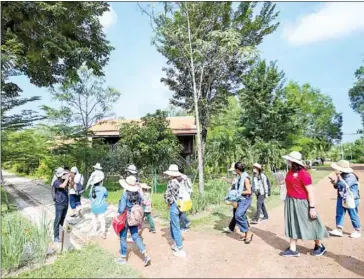  ?? HONG MENEA ?? Tourists visit an agro-tourism resort in Kampong Chhnang province in 2020.