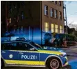  ?? Foto: Lienert ?? Die Polizei sperrte das Impfzentru­m Memmingen weiträumig ab.