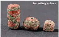  ?? ?? Decorative glass beads.