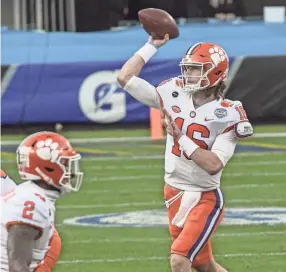  ?? KEN RUINARD/USA TODAY SPORTS ?? Clemson quarterbac­k Trevor Lawrence throws a pass against Notre Dame on Saturday.