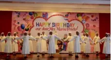  ??  ?? SISTERS of Mary nuns performing a special number for Marixi Prieto’s birthday celebratio­n