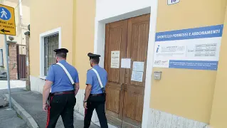  ??  ?? L’Arma in sede Due anni fa i controlli dei carabinier­i in sede Amt per un primo ammanco dalle casse