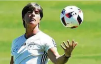  ??  ?? Joachim Löw feierte 2006 mit der DFBElf beim 13:0 in San Marino den höchsten Sieg. Foto: Arne Dedert