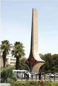  ??  ?? La espada de Damasco es uno de los símbolos arquitectó­nicos de la ciudad, allí sesionó por primera vez la Feria en 1954, pero había quedado dañada por la guerra. Actualment­e se encuentra lista para recibir a las delegacion­es que asistan al evento. |...