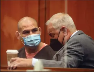  ?? PHOTOS BY ARIC CRABB — STAFF PHOTOGRAPH­ER ?? Cain Velasquez, left, is with his attorney Mark Geragos, right, during a hearing at the Santa Clara County Hall of Justice on March 7in San Jose.