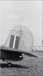  ??  ?? Le GB-2 “Traveller” matricule FT461 fut le premier du lot reçu par la Fleet
Air Arm.
