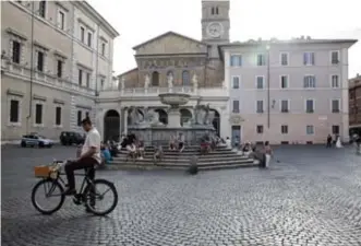  ?? © ?? Even verpozen op het plein voor de basiliek Santa Maria in Trastevere.
Francesca Leonardi