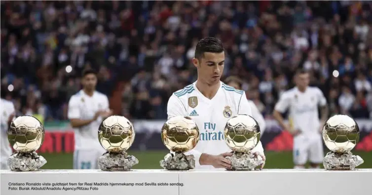  ??  ?? Cristiano Ronaldo viste guldtøjet frem før Real Madrids hjemmekamp mod Sevilla sidste søndag. Foto: Burak Akbulut/Anadolu Agency/Ritzau Foto